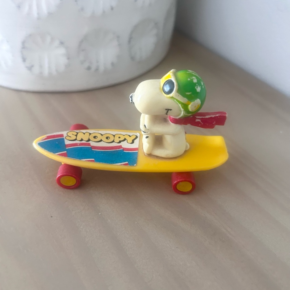 Vintage 1960s Peanuts Snoopy The Flying Ace on Skateboard Toy
